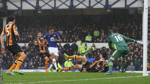 Dominic Calvert-Lewin scores for Everton against Hull City