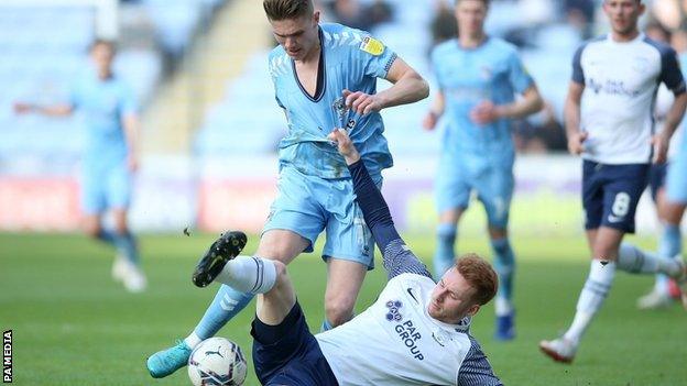 Coventry City top scorer Viktor Gyokeres had his shirt reshaped by Preston defender Sepp van den Berg