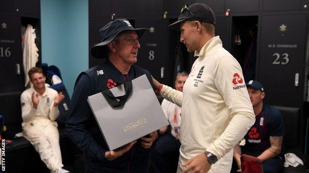 Trevor Bayliss and Joe Root