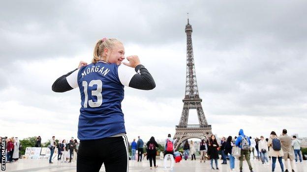 Fan wearing a Morgan shirt near the Eiffel Tower