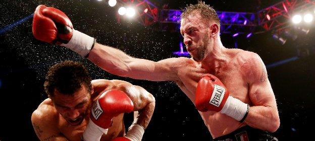 Enzo Maccarinelli also won the Commonwealth light heavyweight title beating Courtney Fry in 2013