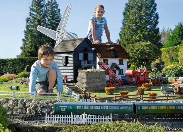 Children enjoy Bekonscot