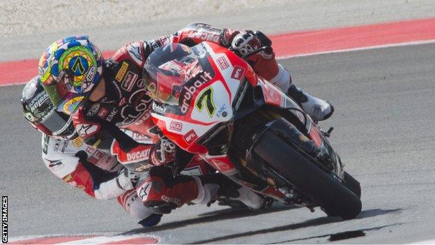 Chaz Davies in action on his Ducati