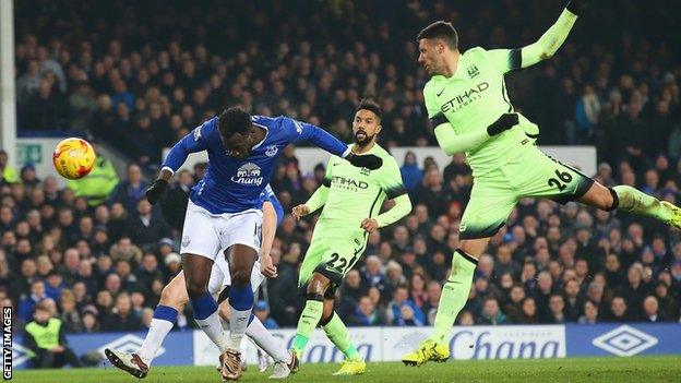 Romelu Lukaku scores for Everton