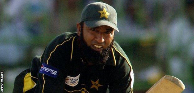 Saeed Anwar plays a shot