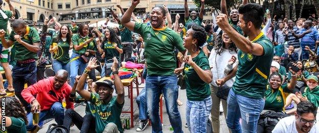 Fans celebrate the Springboks'32-12 win over England in Johannesburg's Nelson Mandela Square