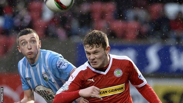 Warrenpoint's Sean Donnelly battles with Cliftonville full-back Levi Ives