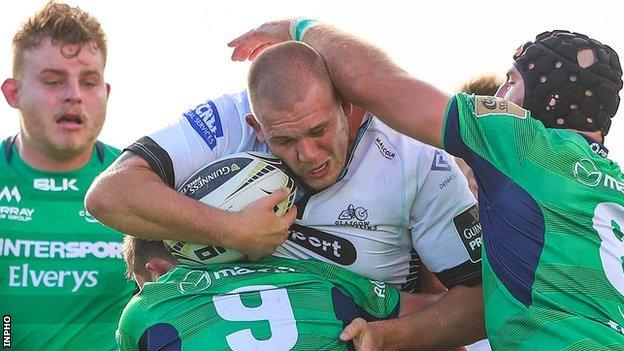 Gordon Reid of Glasgow battles to find a way through against Connacht