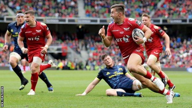 Scarlets scored six tries in their 46-22 Pro12 final win over Munster