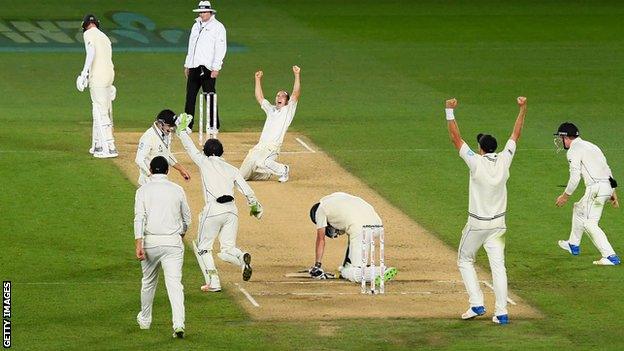 New Zealand celebrate wicket of James Anderson