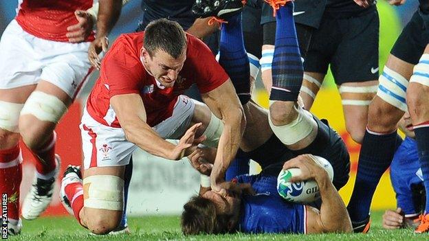 Sam Warburton dumps Vincent Clerc during the 2011 Rugby World Cup semi final