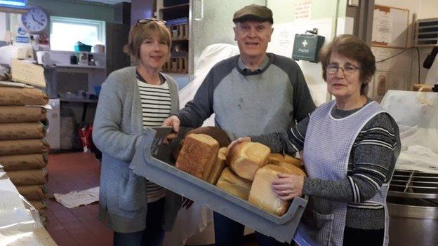 Julie Roberts, Selwyn Morris a Catherine Foulkes