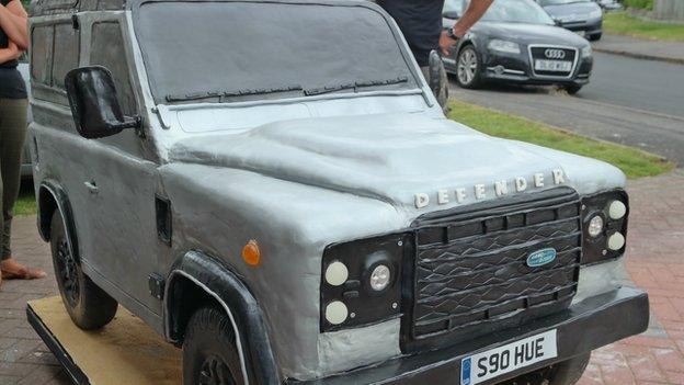 Land Rover Defender cake