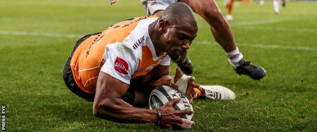 Makazole Mapimpi scored the Cheetahs' second try