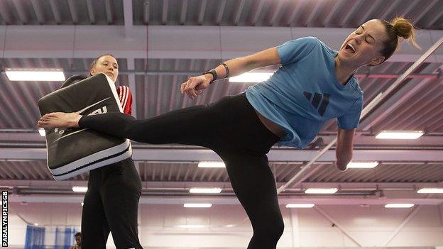 Beth Munro (right) training with Amy Truesdale