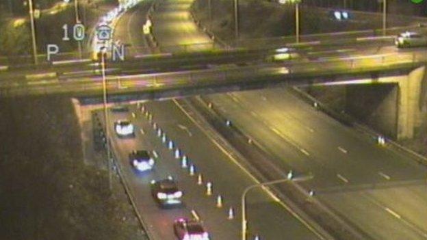 One lane closed on A90 approach to Forth Road Bridge