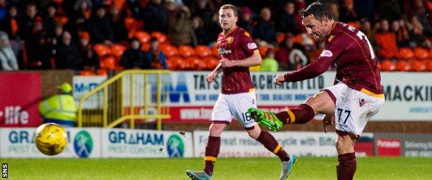 Scott McDonald scores for Motherwell