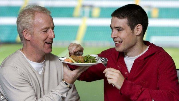 Tommy Burns and Darren O'Dea during a healthy eating campaign by Celtic