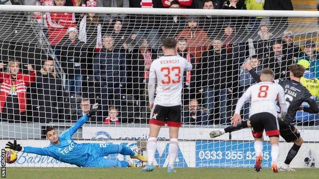 Mark O'Hara converts to make it 1-1 during a cinch Premiership match between St Mirren and Aberdeen