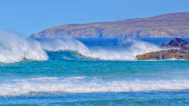 Tuinn air cladach a' Phairbh