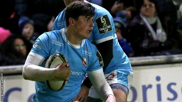 Louis Rees-Zammit rises off the floor after scoring