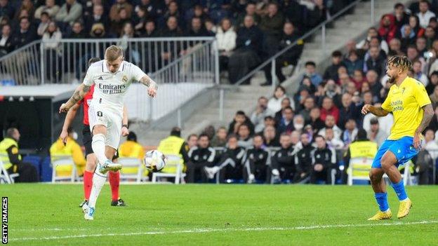 Toni Kroos scores