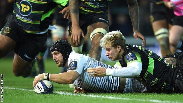 Dan Evans reaches out to score for Ospreys