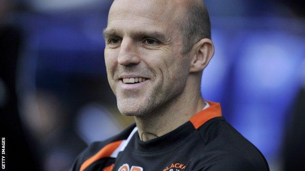 Alex Rae in the Blackpool dugout