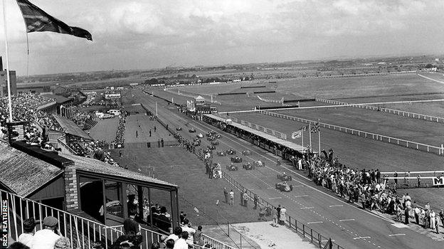 Start of the 1959 British GP at Aintree