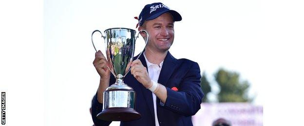 Russell Knox poses with the Travelers Championship trophy earlier this month