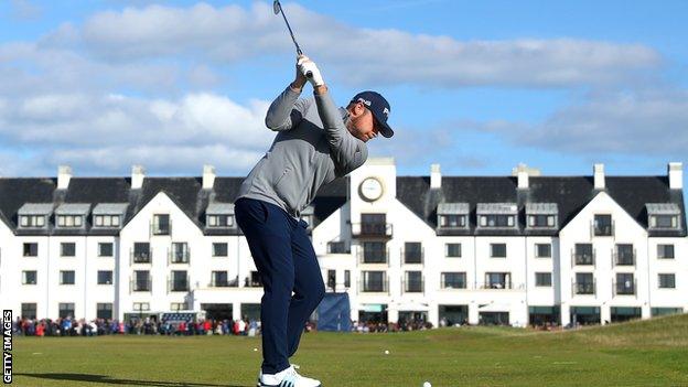 Tyrrell Hatton in second-round action at Carnoustie