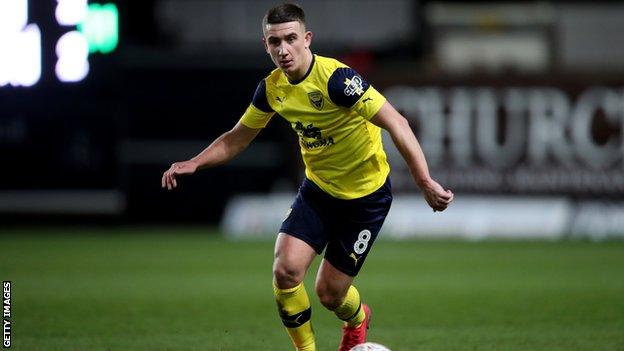 Oxford United midfielder Cameron Brannagan has signed a new three -year contract