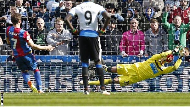 Karl Darlow saves Yohan Cabaye's penalty