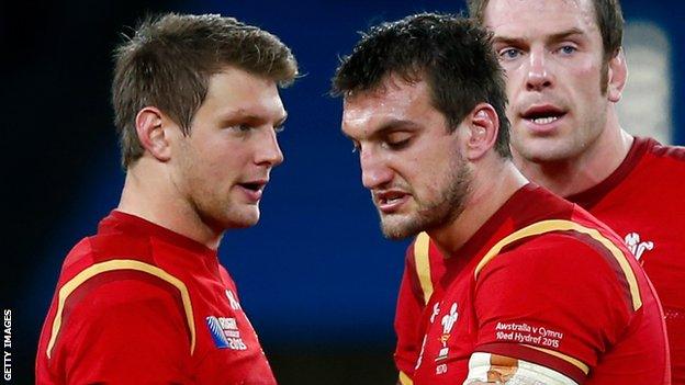 Sam Warburton (middle) talks to Dan Biggar during defeat by Australia