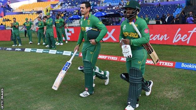 Quinton de Kock (left) and South Africa captain Temba Bavuma (right)