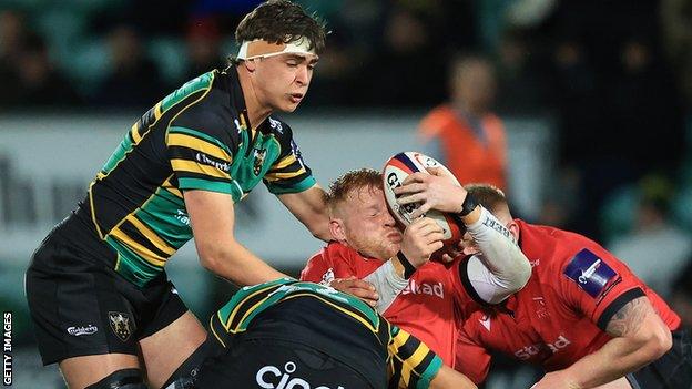 Robbie Smith playing for Newcastle Falcons