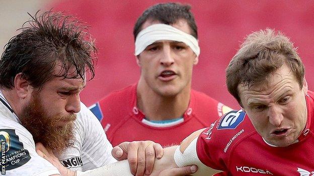 Hadleigh Parkes takes on Toulon