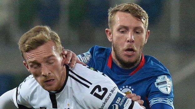 Linfield and Dundalk will meet in the second leg at Oriel Park on Monday night