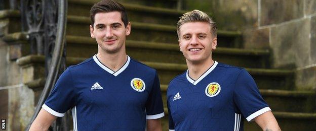 Aberdeen's Kenny McLean and Jason Cummings of Nottingham Forest