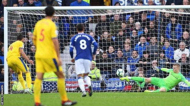 Everton keeper Jordan Pickford saves Palace penalty