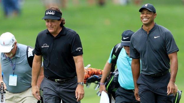 Phil Mickelson (left) and Tiger Woods