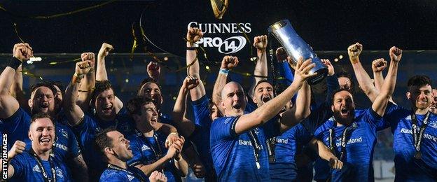 Leinster with the Pro14 trophy in March