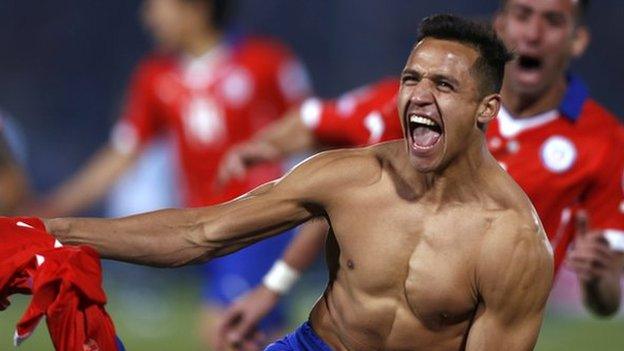 Alexis Sanchez celebrates