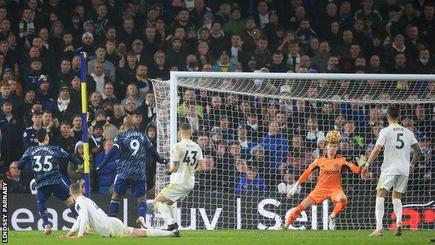 Gabriel Martinelli scoring against Leeds