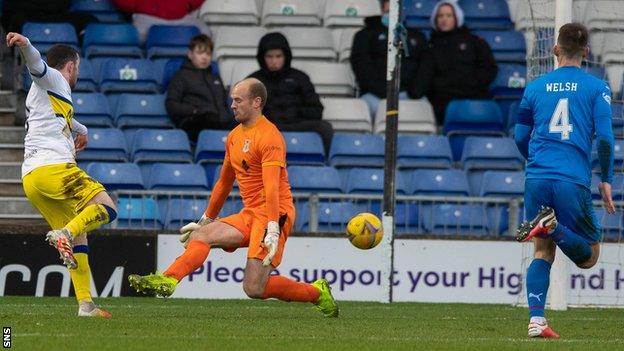 Lewis Strapp scores