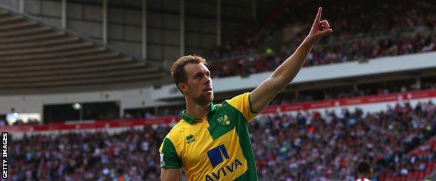 Steven Whittaker celebrates scoring against Sunderland