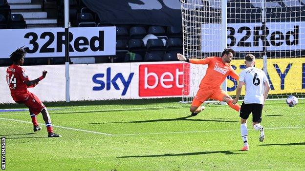 Ovie Ejaria scores for Reading