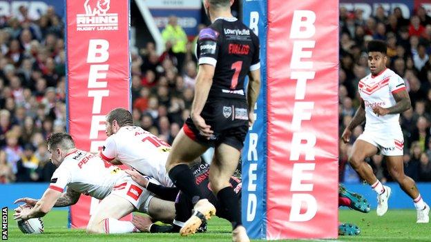 Mark Percival scores for St Helens