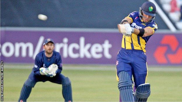 Colin Ingram hits out against Essex