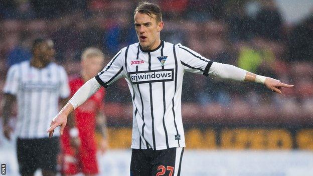 Dunfermline attacker Dean Shiels